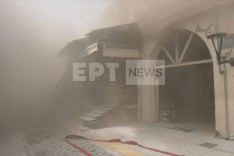 Φωτιά στο κέντρο της Θεσσαλονίκης – Ξεκίνησε από κλειστό κατάστημα και επεκτάθηκε (βίντεο)