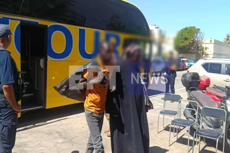 Κρήτη: 350 μετανάστες αναχωρούν με αρματαγωγό του Πολεμικού Ναυτικού για την Καβάλα