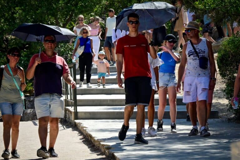 Καύσωνας: Τα μέτρα του υπουργείου Εργασίας για την Παρασκευή (25/7)