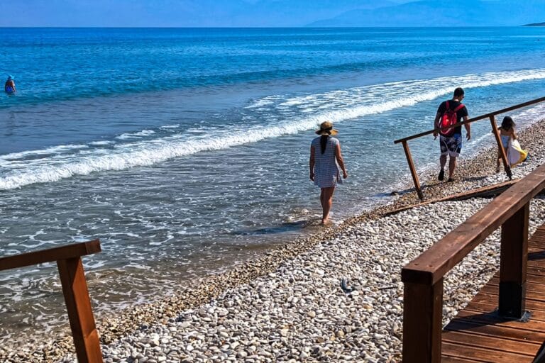 «Βροχή» έπεσαν τα πρόστιμα σε παραλίες Ρόδου, Καβάλας, Σκιάθου και Κέρκυρας – Διαπιστώθηκαν παραβάσεις σε καντίνες και μαγαζιά