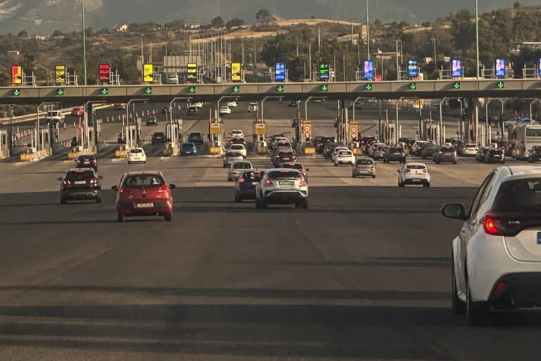 Κίνηση τώρα: Μποτιλιάρισμα σε Κηφισό και Πειραιά, με χαμηλές ταχύτητες οι οδηγοί στη Ραφήνα