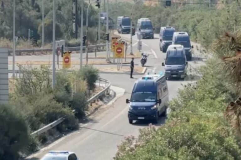 Μεγάλη κινητοποίηση της ΕΛ.ΑΣ. για τη μεταφορά 300 μεταναστών από την Καβάλα στις Σέρρες (βίντεο)