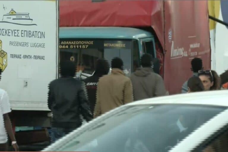 Συνεχίζονται οι προσπάθειες αποσυμφόρησης της Κρήτης – Δύο πλοία έφτασαν νωρίς το πρωί στον Πειραιά με 200 μετανάστες