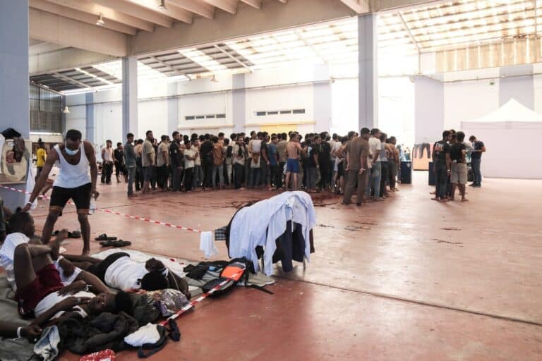 Διασώθηκαν 166 ακόμα μετανάστες νότια της Γαύδου – Έκτακτη σύσκεψη στην Αθήνα