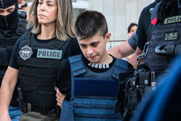 Αποκάλυψη για την Ειρήνη Μουρτζούκου: «Έδινε ναρκωτικά σε αστυνομικό» λέει η γιαγιά του Παναγιωτάκη (βίντεο)