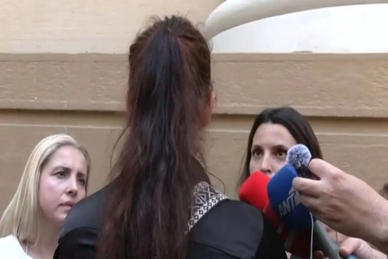 «Η Ειρήνη Μουρτζούκου είναι φόνισσα και έπαιζε θέατρο» λέει η μητέρα του μωρού που σκότωσε η 25χρονη το 2021 (βίντεο)