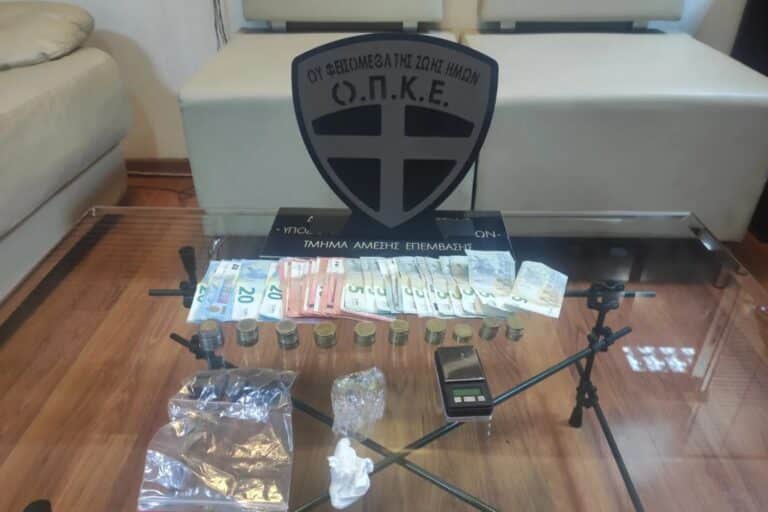 Αχαρνές: Χειροπέδες σε 20χρονη για διακίνηση ναρκωτικών ουσιών – Δείτε βίντεο με τη σύλληψή της