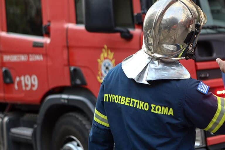 Θεσσαλονίκη: Φωτιά τώρα σε διαμέρισμα πολυκατοικίας στην Αγίων Πάντων