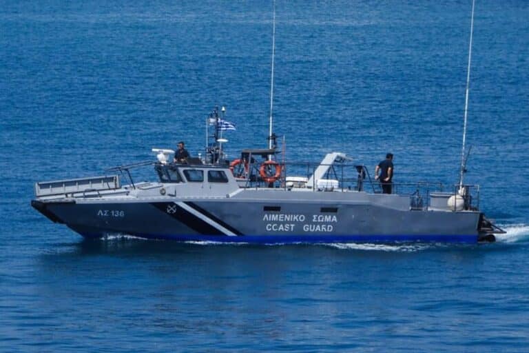 Κρήτη: Το Λιμενικό διέσωσε 35 μετανάστες στα ανοιχτά της Ιεράπετρας – Δύο μεταφέρθηκαν με ελικόπτερο σε νοσοκομείο