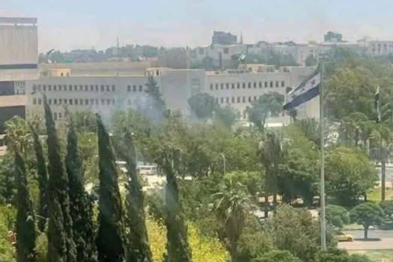 Ισραηλινή επιδρομή στη Δαμασκό – Χτύπησε το αρχηγείο του Γενικού Επιτελείου Στρατού της Συρίας