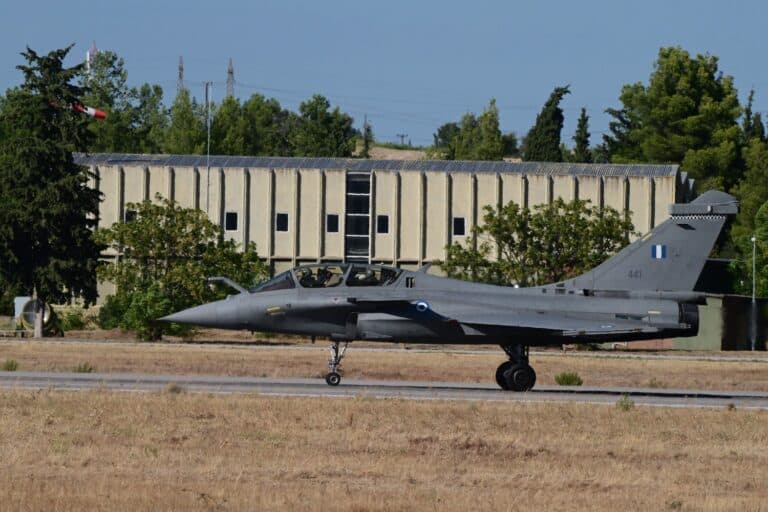 Κατασκοπεία στην Τανάγρα: Στον εισαγγελέα σήμερα οι τέσσερις Κινέζοι που φωτογράφιζαν την αεροπορική βάση