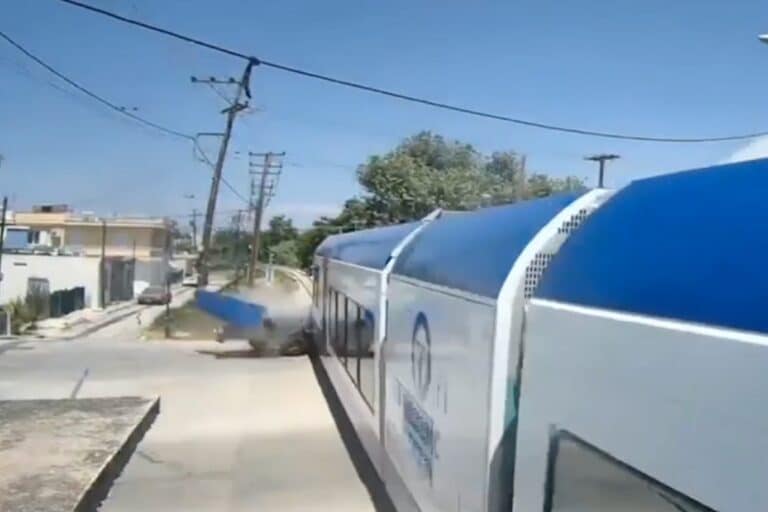 Πάτρα: Σοκάρει το βίντεο-ντοκουμέντο από τη σύγκρουση τρένου με αυτοκίνητο – Μπήκε στις γραμμές με την μπάρα κάτω