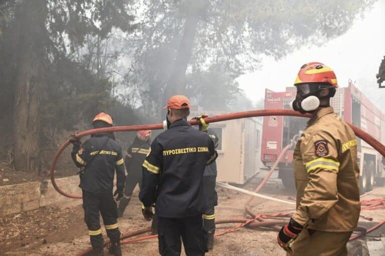 Ασπρόπυργος: Πυροσβέστες καταγγέλλουν ότι δέχθηκαν επίθεση από Ρομά – «Μας σημάδευαν με όπλο»