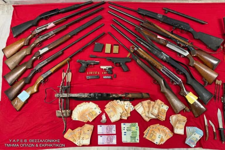 Θεσσαλονίκη: Ολόκληρο οπλοστάσιο εντοπίστηκε στη Χαλάστρα – Δύο συλλήψεις (εικόνες)