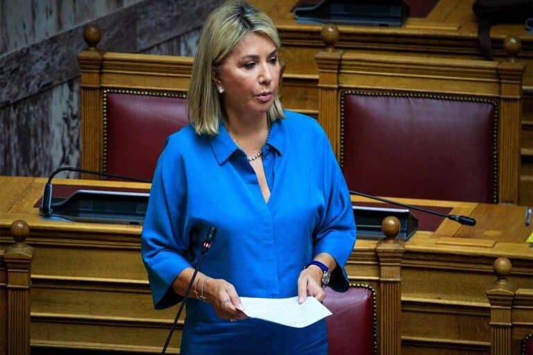 Ζέττα Μακρή για τον δημοσιογράφο που την εκβίαζε: «Με κοίταξε σαν να ένιωθε ότι είχε απέναντί του κάποιον ανίσχυρο»