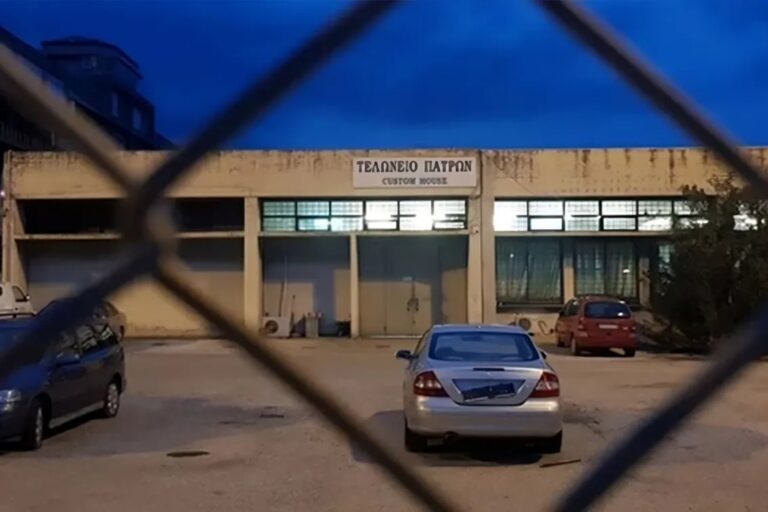 ΑΑΔΕ: Καταστράφηκαν 550 οχήματα από την πυρκαγιά στο Τελωνείο Πατρών