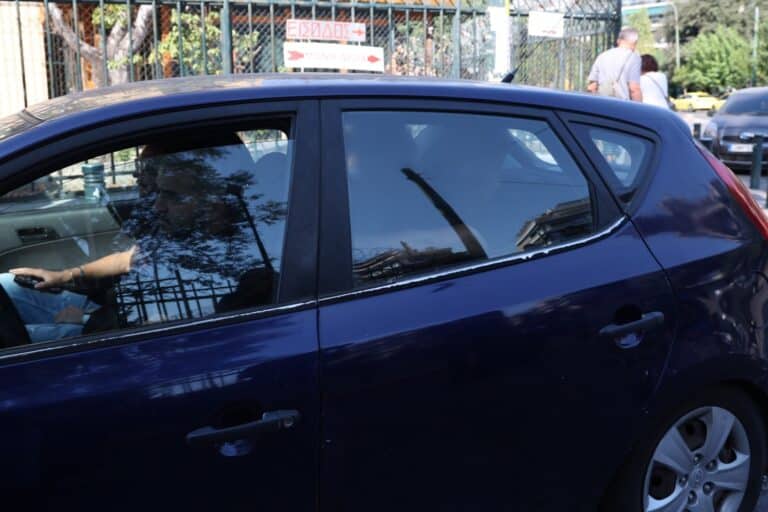 Χαλάνδρι: Στην Ευελπίδων ο 28χρονος που σκότωσε με μαχαίρι τη 47χρονη (βίντεο)