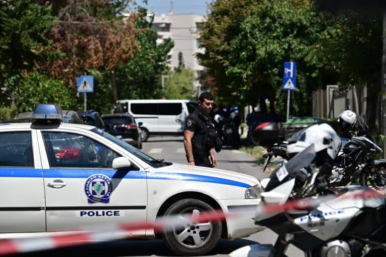 Γυναικοκτονία στο Χαλάνδρι: Ποινική δίωξη για ανθρωποκτονία από πρόθεση στον 28χρονο που σκότωσε την 47χρονη