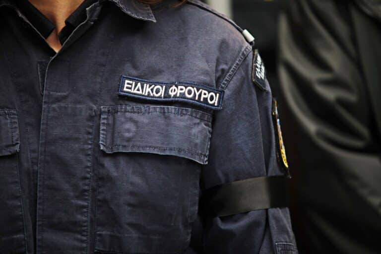 Λάρισα: Συνελήφθη εξωτερικός φρουρός των φυλακών Κορυδαλλού για τον ξυλοδαρμό του ανήλικου γιου του