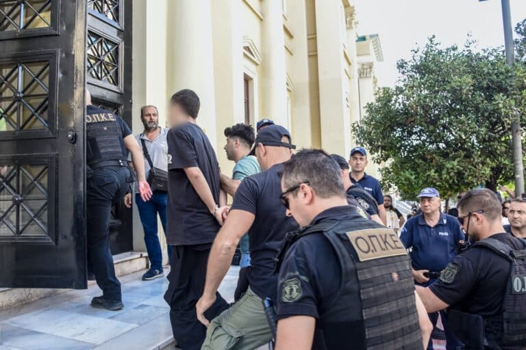 Δεκάδες συλλήψεις εμπρηστών από την αρχή του έτους – Στη φυλακή οι δύο της Πάτρας και η περίπτωση του 25χρονου στην Αρόη