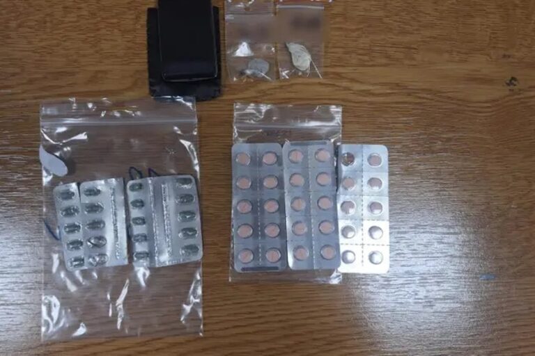 Επιχείρηση του ελληνικού FBI στη Δυτική Αττική: 7 συλλήψεις για όπλα και ναρκωτικά (εικόνες & βίντεο)