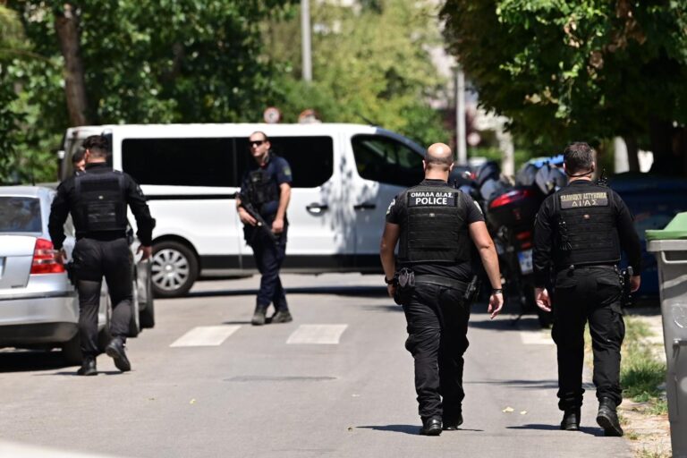 Γυναικοκτονία στο Χαλάνδρι: «Η δολοφονία συνδέεται με ψυχική ανισορροπία» υποστηρίζει ο συνήγορος του 28χρονου (βίντεο)