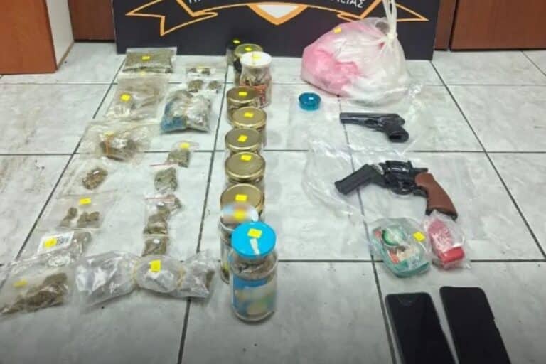 Καισαριανή: Αστυνομικοί της Ομάδας ΔΙ.ΑΣ. συνέλαβαν δύο άτομα που κατείχαν κάνναβη και όπλο