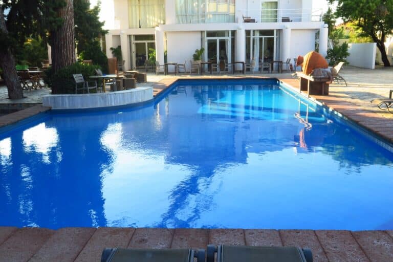 Ηράκλειο Κρήτης: Υπάλληλοι ξενοδοχείου κατήγγειλαν 53χρονη τουρίστρια για ανάρμοστη συμπεριφορά