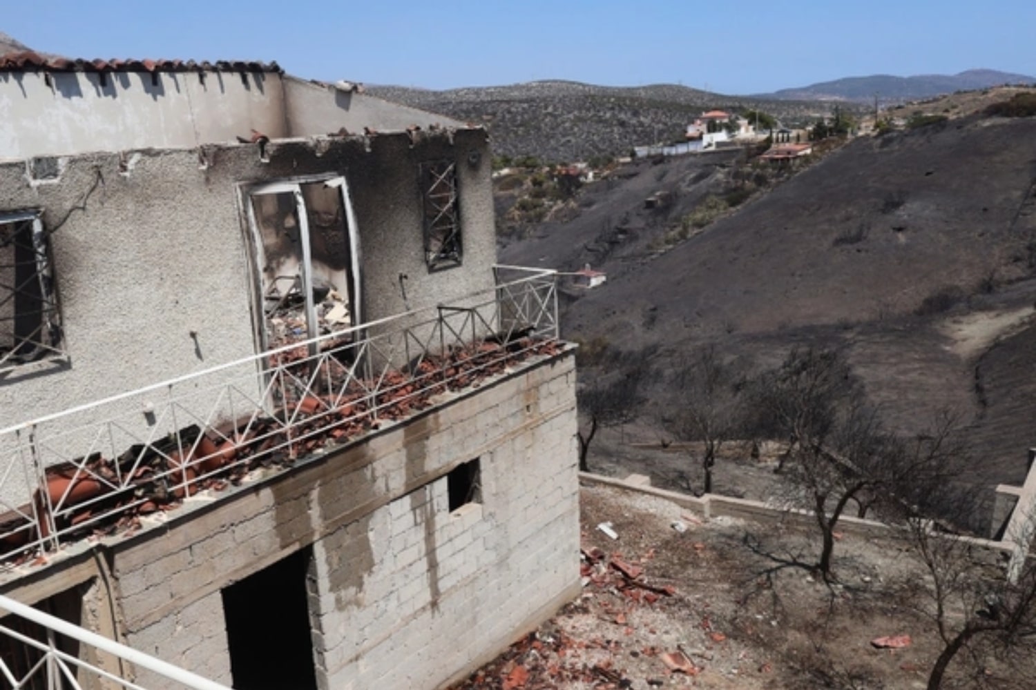 keratea fwtia 10 08 2025