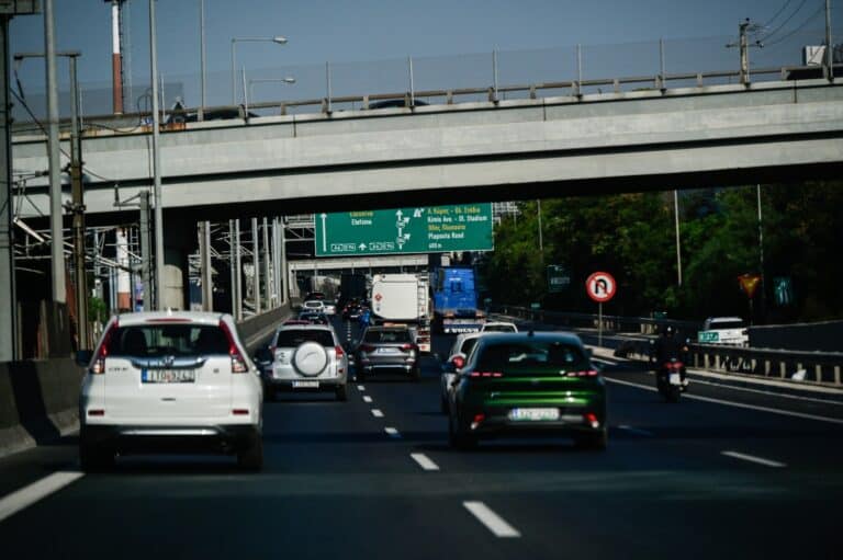 Κίνηση τώρα: Μεγάλες καθυστερήσεις στην Αττική Οδό – Κυκλοφοριακό «κομφούζιο» σε αρκετούς δρόμους της Αθήνας (χάρτης)