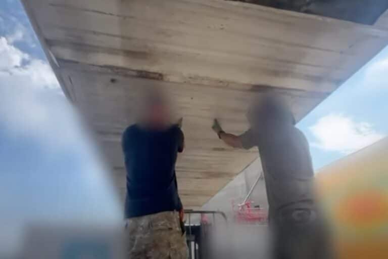 Σε κοντέινερ στη Θεσσαλονίκη εντοπίστηκε η κοκαΐνη αξίας 5,5 εκατ. ευρώ – Πώς το «ελληνικό FBI» έφτασε σε συλλήψεις στον Ασπρόπυργο (εικόνες & βίντεο)