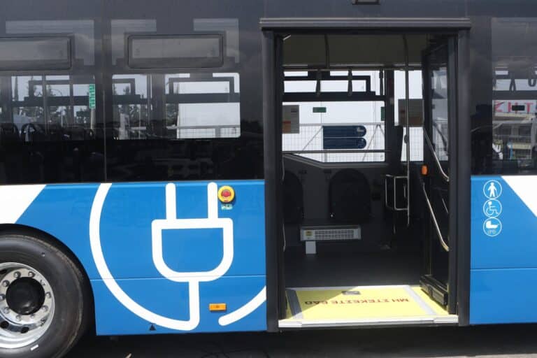 Λεωφορείο παρέσυρε ηλικιωμένο στον Πειραιά – Μεταφέρθηκε τραυματίας στο νοσοκομείο