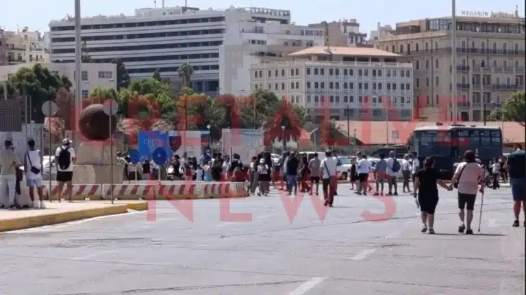 Ηράκλειο: «Πόλεμος» συνθημάτων μεταξύ διαδηλωτών και Ισραηλινών στο λιμάνι (βίντεο)