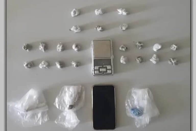 Λάρισα: Χειροπέδες σε έξι άτομα για ναρκωτικά – Ανήλικοι οι πέντε συλληφθέντες