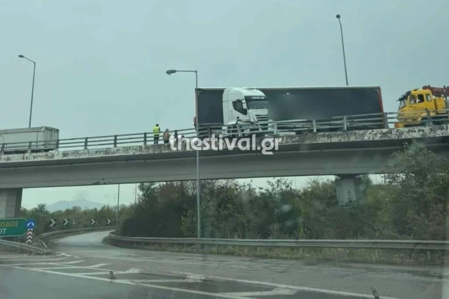 ntalika diplose stin pathe kykloforiako chaos sto revma pros thessaloniki 5 8 25