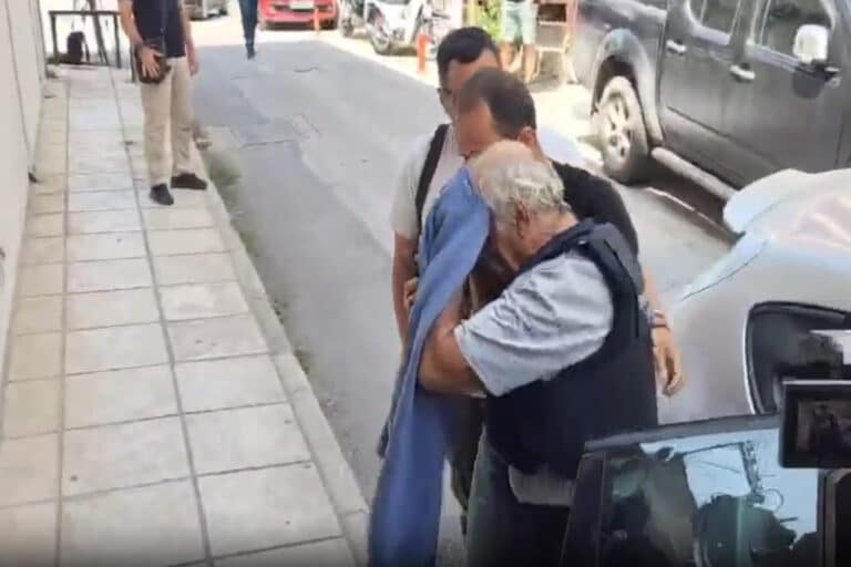 Σκύδρα: Ψυχιατρική εξέταση ζητά ο 76χρονος που σκότωσε τον συγχωριανό του για λίγα ροδάκινα (βίντεο)