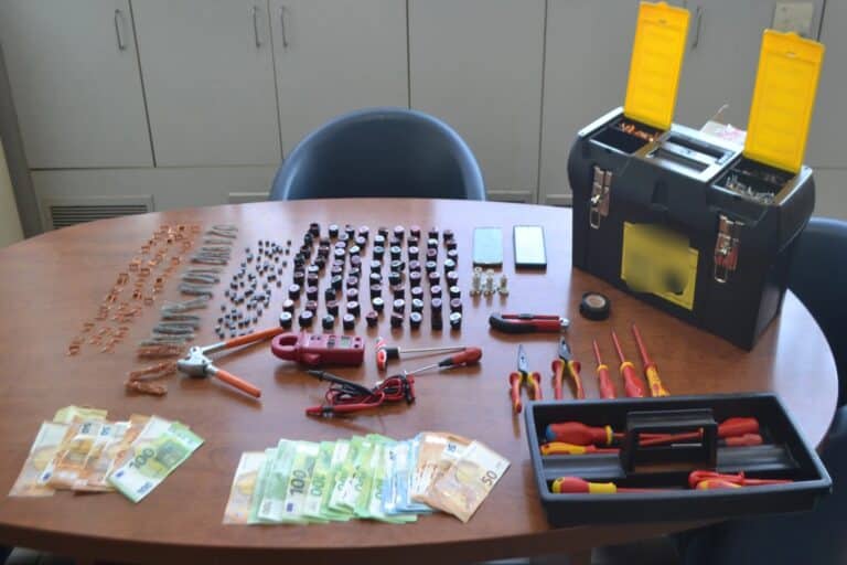 Ηράκλειο: Συνελήφθησαν δύο άτομα που κατηγορούνται για ρευματοκλοπή – Σχηματίστηκε δικογραφία για 30 άτομα