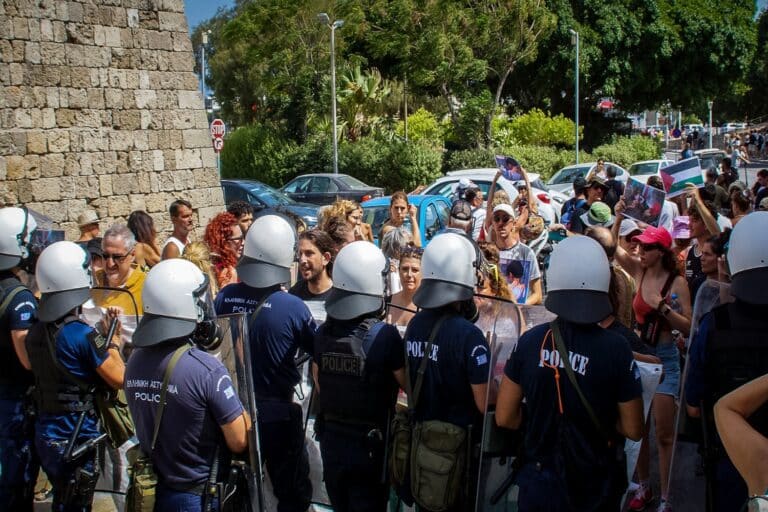 Ρόδος: Αναβλήθηκε για τις 6 Νοεμβρίου 2026 η δίκη των οκτώ για τα επεισόδια κατά του «Crown Iris»