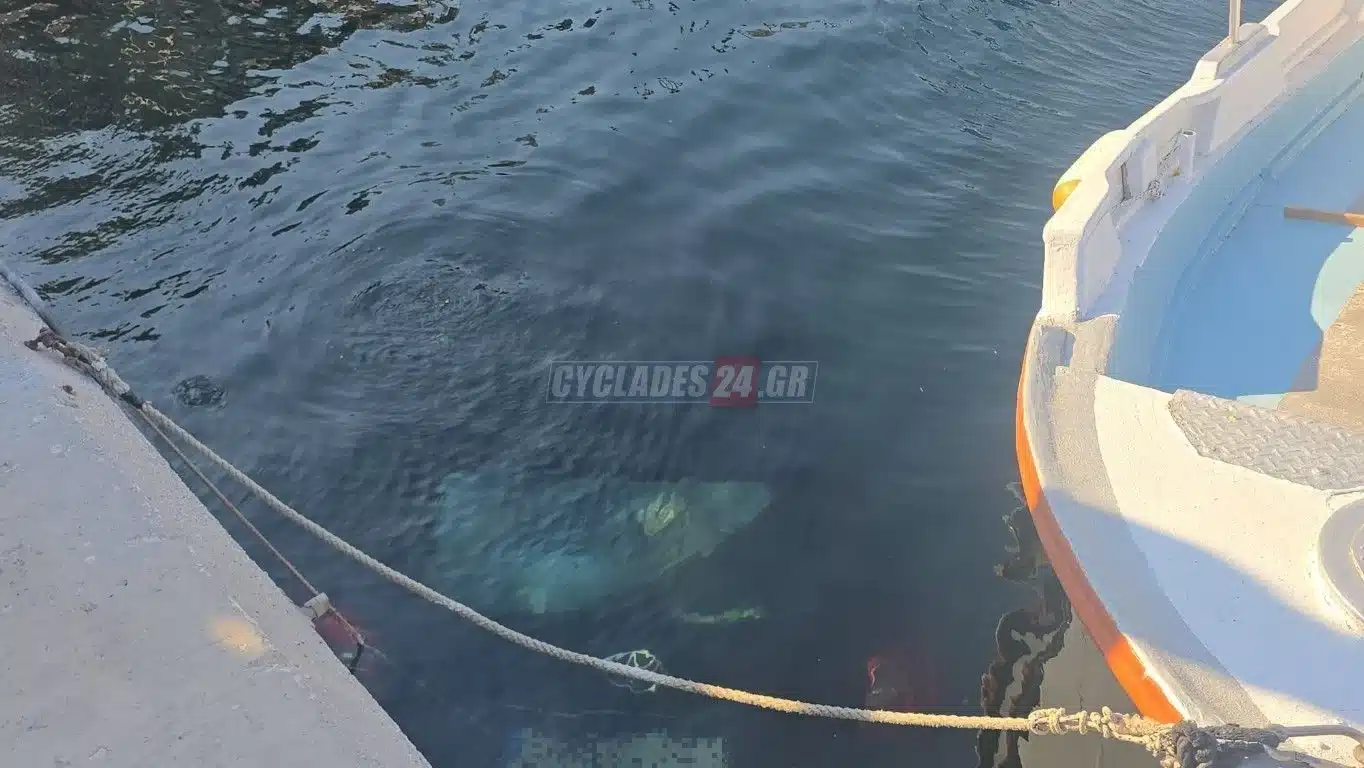 syros autokinito thalassa cyclades24 12 08 2025 2