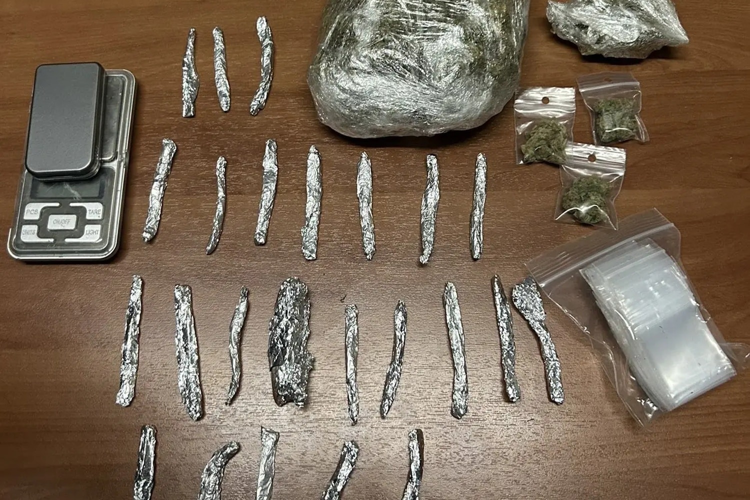 treis syllipseis apo omades di as se omonoia kai agio panteleimona 16 8 25