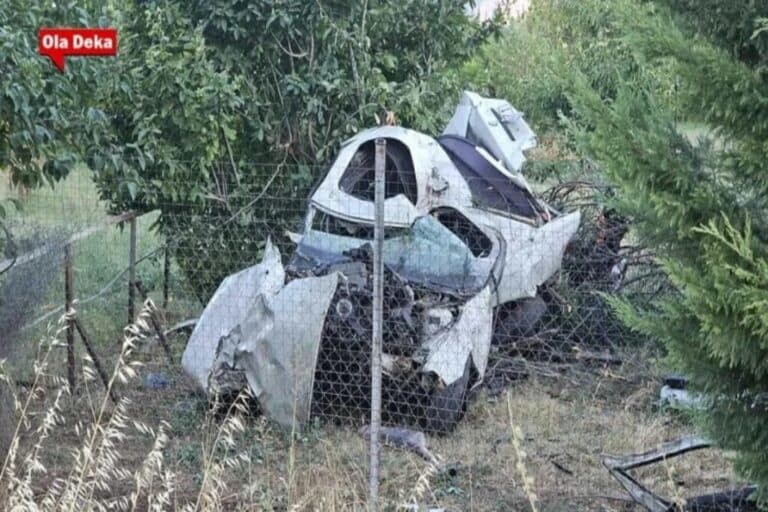 Καστοριά: Σοκάρουν οι εικόνες από το τροχαίο με τους δύο νεκρούς 16χρονους – Άμορφη μάζα το όχημά τους