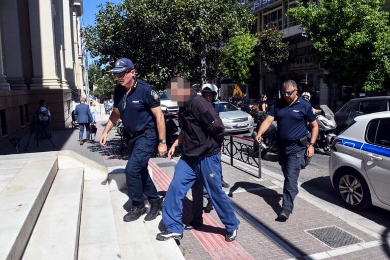 Πάτρα: Βεβαρημένο παρελθόν με ναρκωτικά και κλοπές είχε ο 46χρονος που παρέσυρε και σκότωσε την 86χρονη (βίντεο)