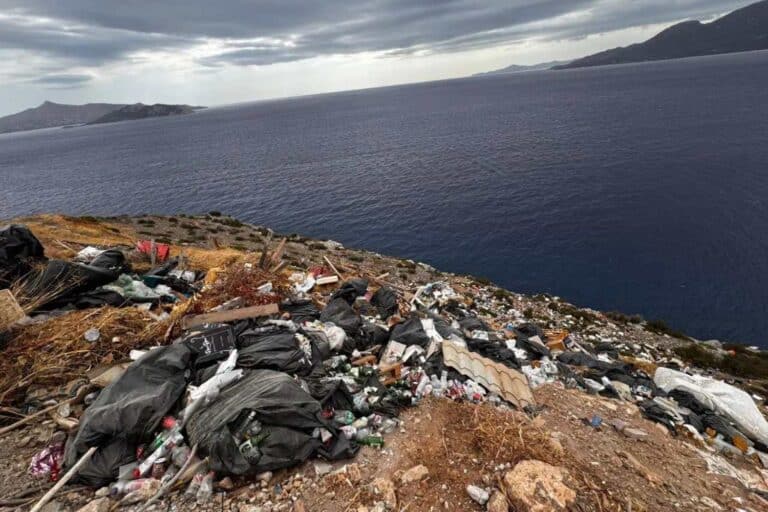 Αγκίστρι: Πέντε συλλήψεις για παράνομη απόρριψη αποβλήτων στη θάλασσα