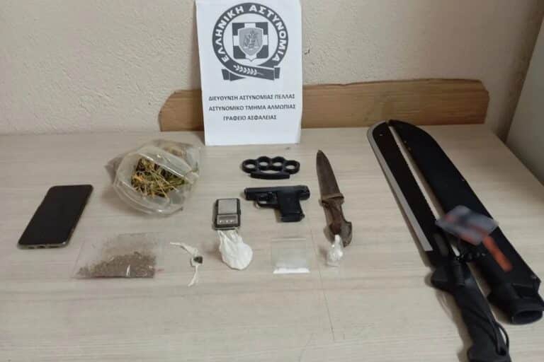 Αριδαία: Συνελήφθη 37χρονος – Βρέθηκαν σπίτι του ναρκωτικά, μαχαίρια και σιδερογροθιά