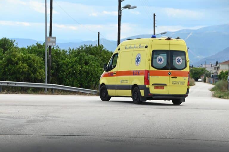 Σοβαρό τροχαίο στον Έβρο: Νταλίκα ανατράπηκε μετά από σύγκρουση με ΙΧ – Στο νοσοκομείο ο οδηγός