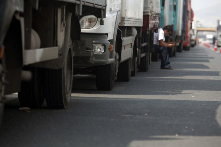 Κηφισιά: Συνελήφθησαν δύο άτομα που έκλεβαν οδηγούς φορτηγών στην περιοχή της Βαρυμπόμπης