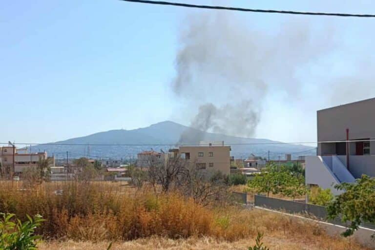 Φωτιά τώρα στο Ολυμπιακό Χωριό – Συναγερμός στην Πυροσβεστική