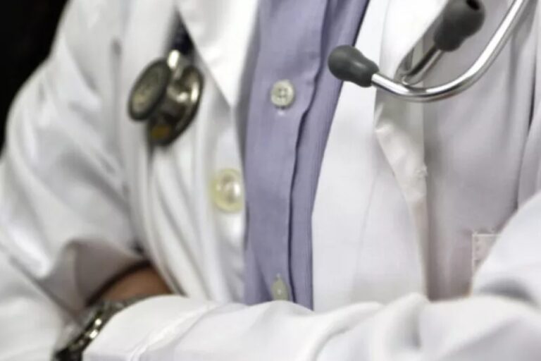 Κέρκυρα: Πήρε προθεσμία για να απολογηθεί ο γιατρός που κατηγορείται για βιασμό 18χρονης – Είναι πατέρας δύο παιδιών