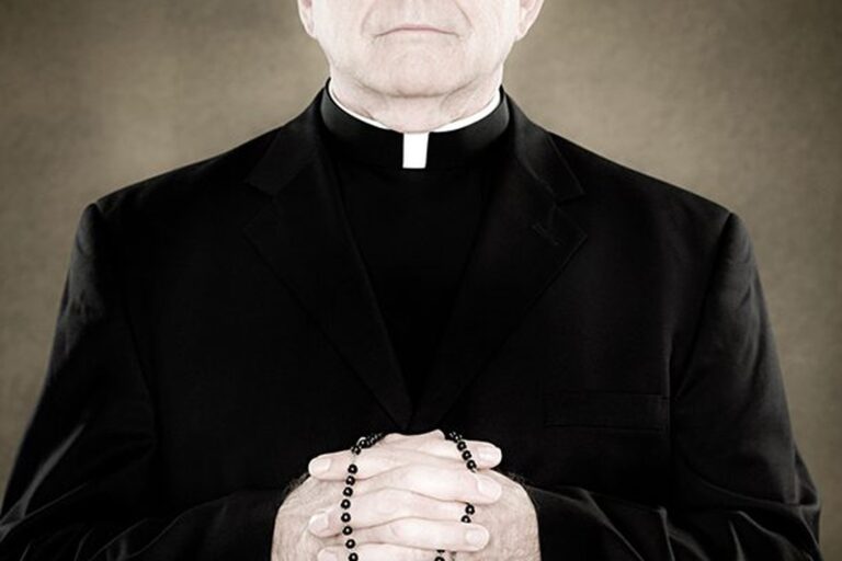 Γαλλία: Πολωνός ιερέας «ασελγούσε» σε παιδιά