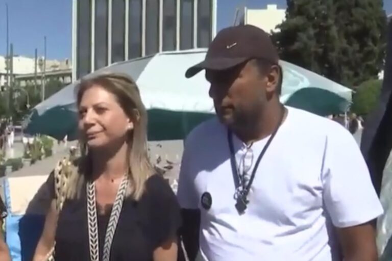 Τέμπη: Στο Σύνταγμα η Μαρία Καρυστιανού στο πλευρό του Πάνου Ρούτσι στην απεργία πείνας (βίντεο)